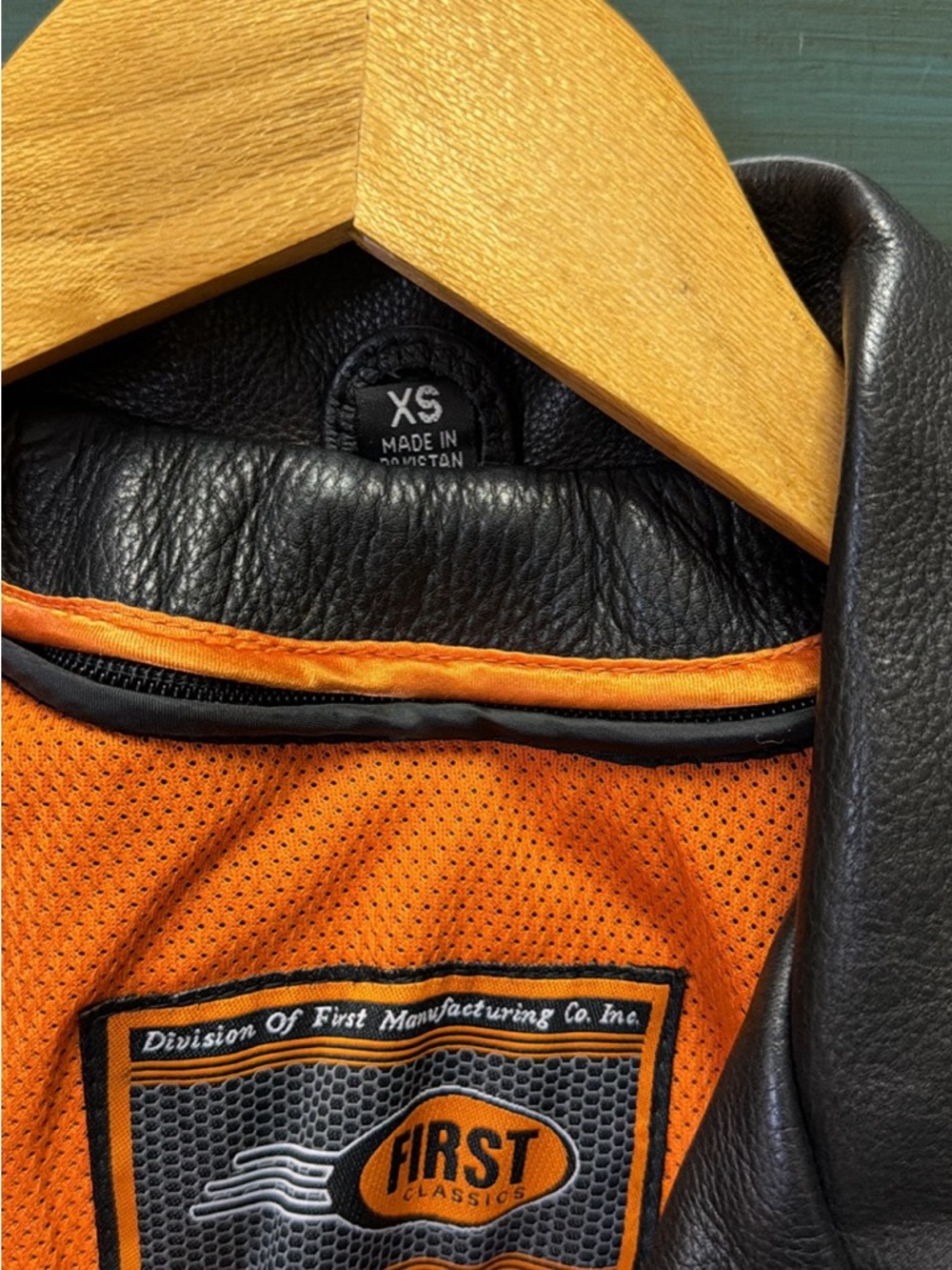First Classics Beautiful Black Leather Womens motorcycle Jacket - Picture 6 of 8